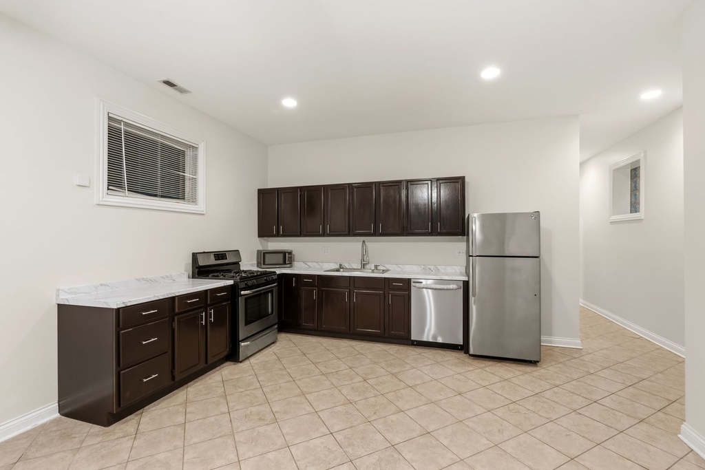 938 N Washtenaw Avenue - Photo 3