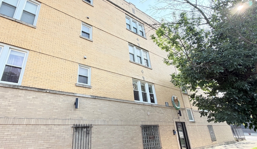 3357 W Huron Street - Photo 0