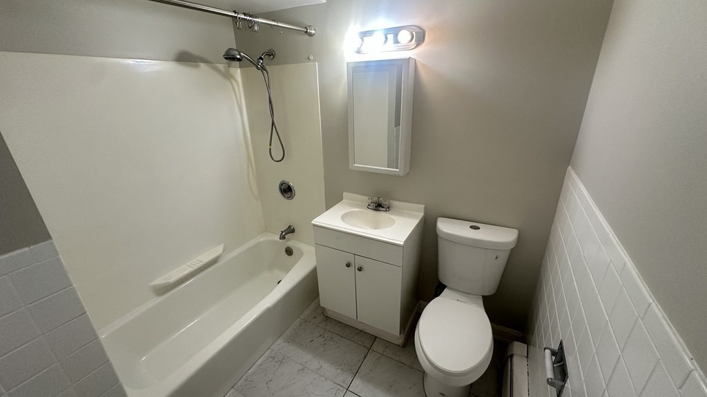 2802 N Rutherford Avenue - Photo 2
