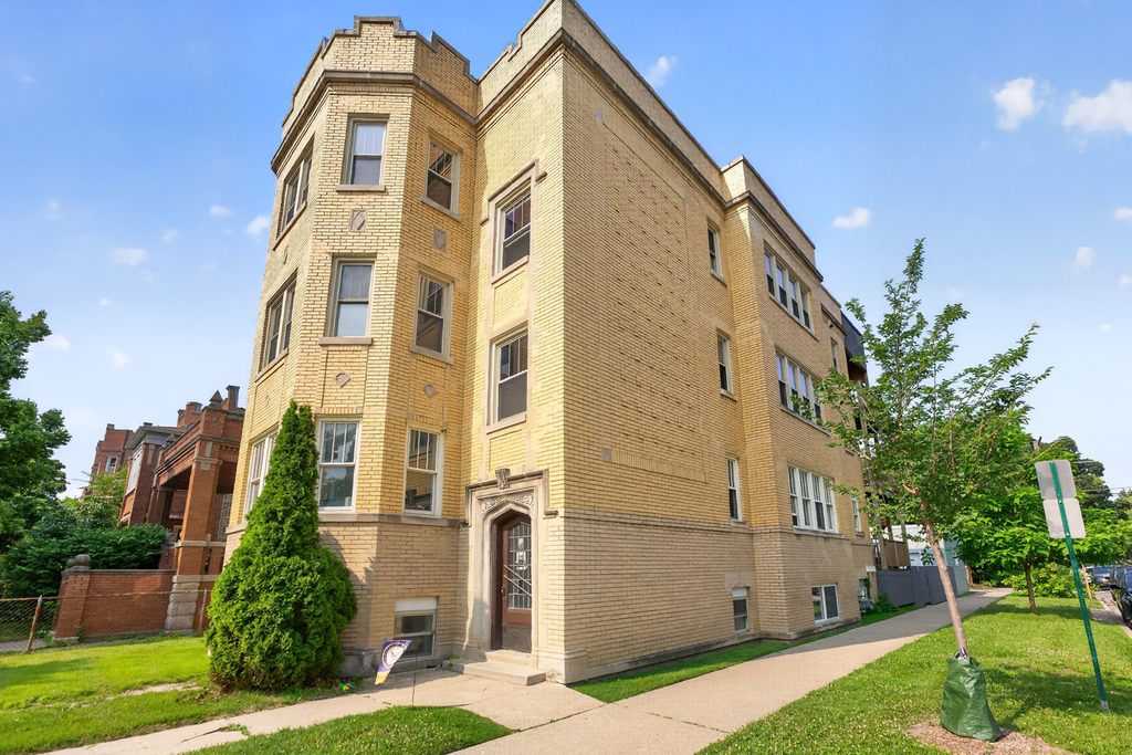 1101 S Oak Park Avenue - Photo 0