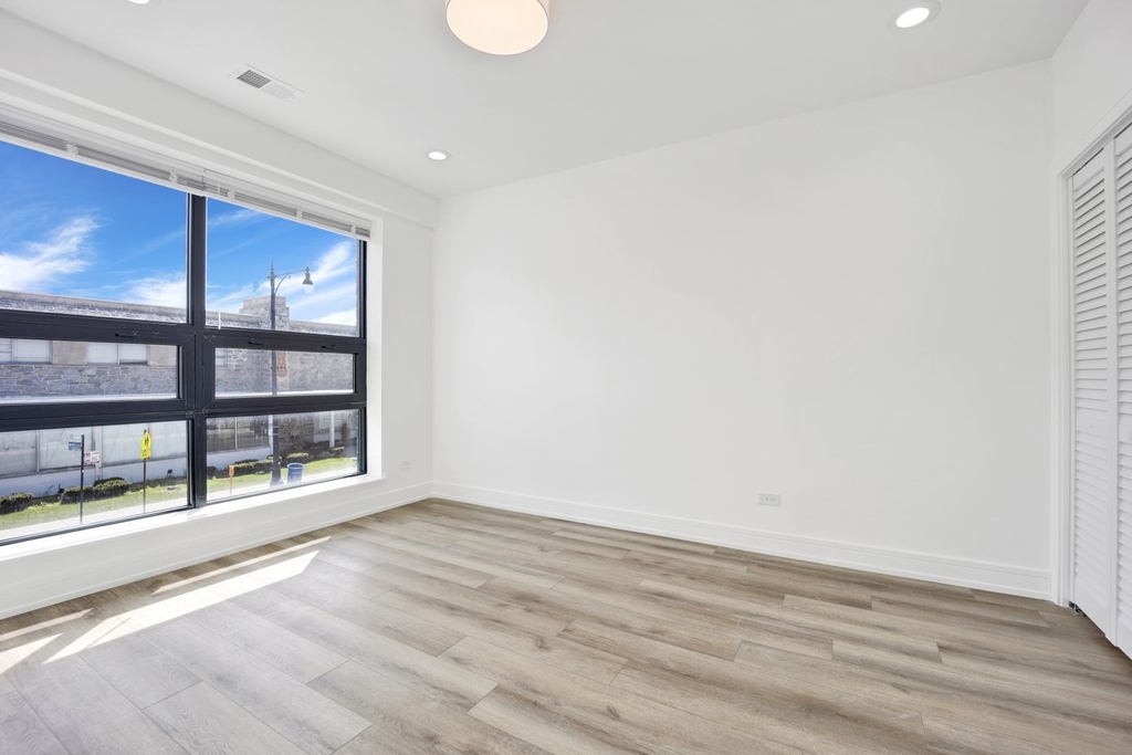 4350 W Lawrence Avenue - Photo 5