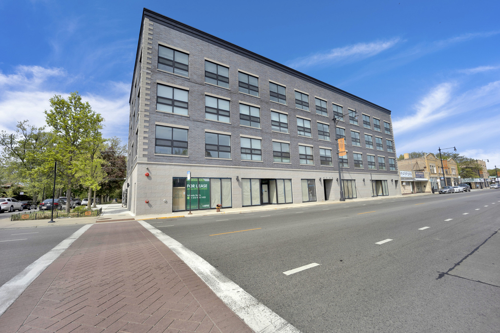 4350 W Lawrence Avenue - Photo 0