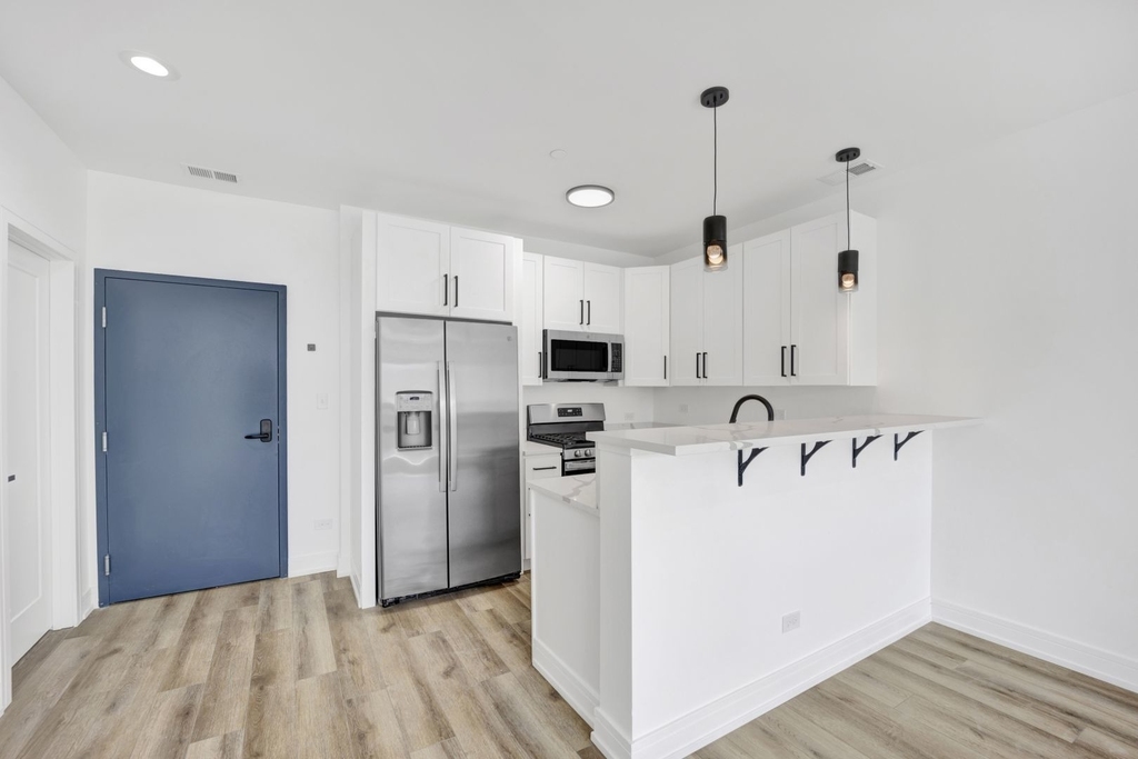 4350 W Lawrence Avenue - Photo 2