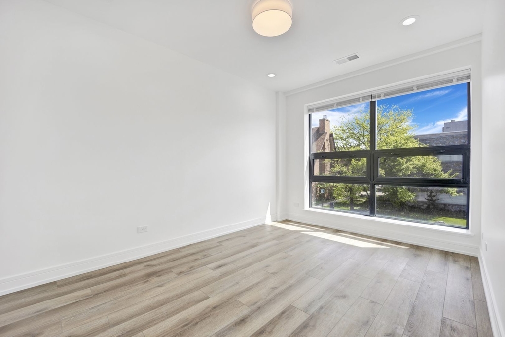 4350 W Lawrence Avenue - Photo 4