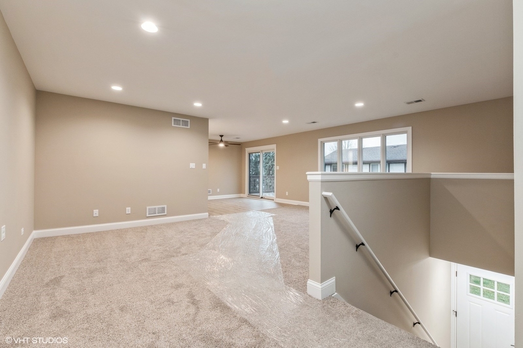 214 Manor Drive - Photo 2