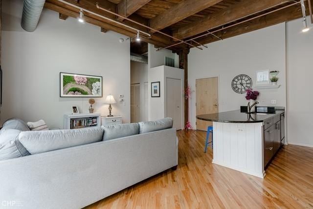 1040 W Adams Street - Photo 3