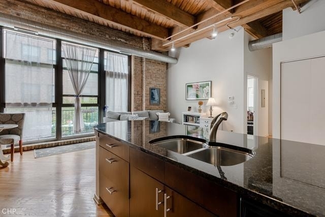 1040 W Adams Street - Photo 4