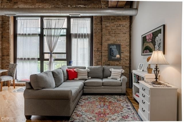 1040 W Adams Street - Photo 1
