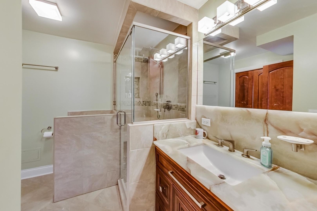 1850 N Clark Street - Photo 15