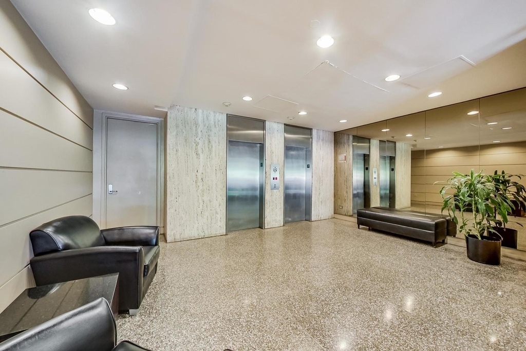 1850 N Clark Street - Photo 2
