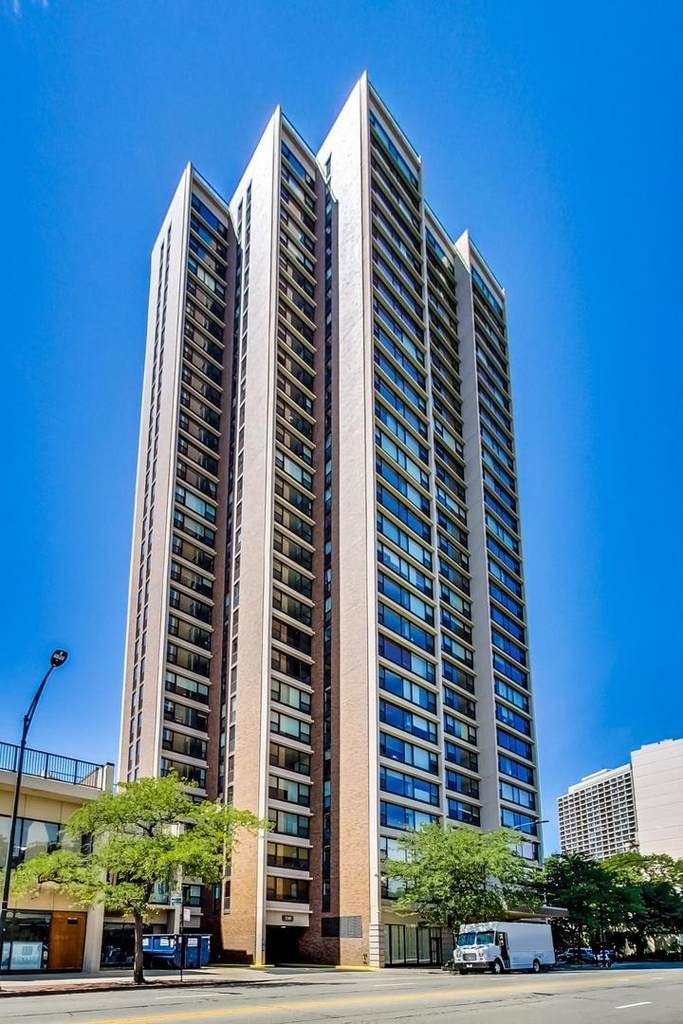 1850 N Clark Street - Photo 0