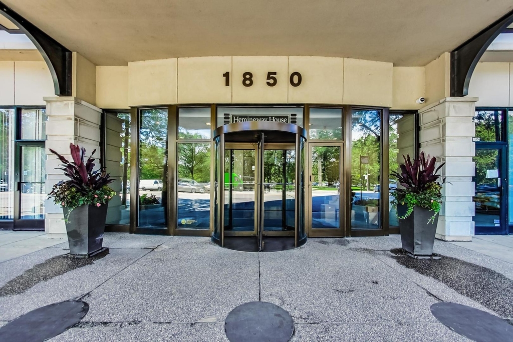 1850 N Clark Street - Photo 1