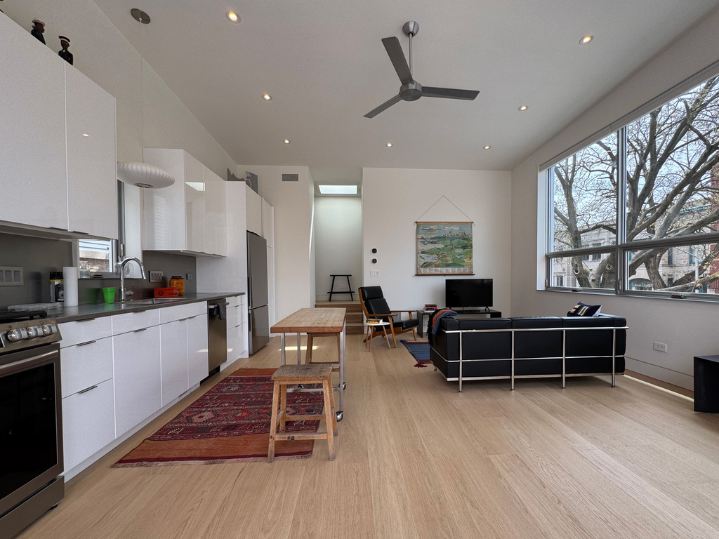 1317 N Leavitt Street - Photo 11