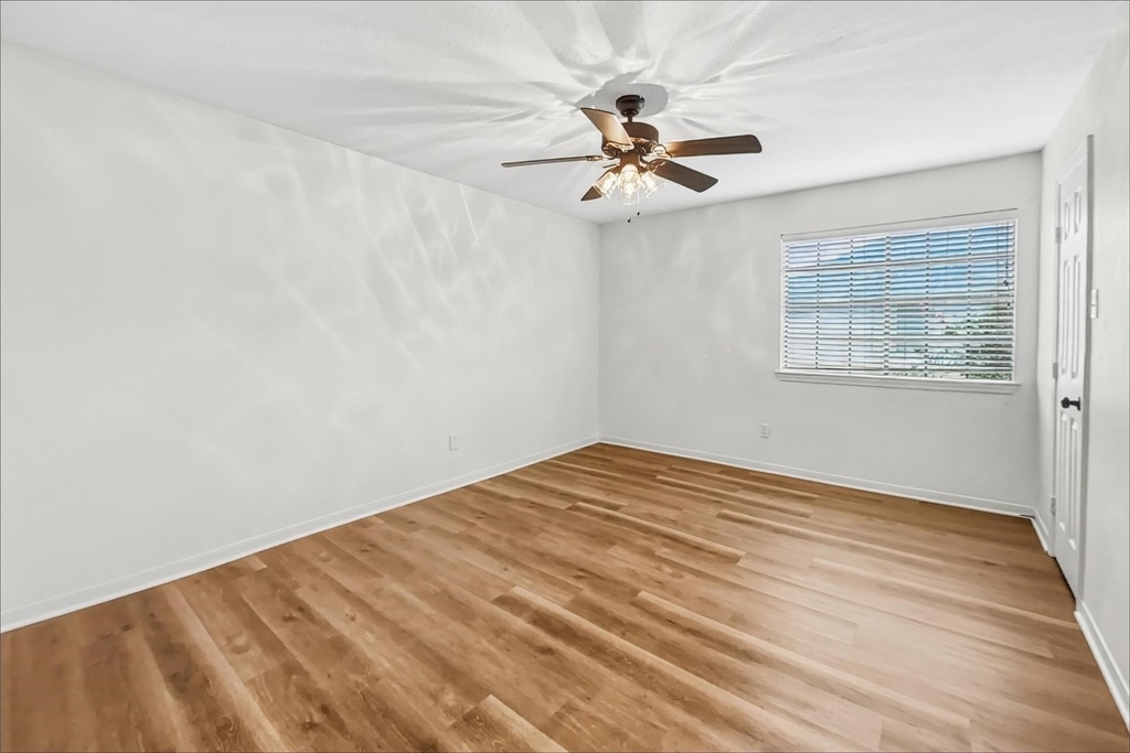 10917 Spruce Drive S - Photo 11