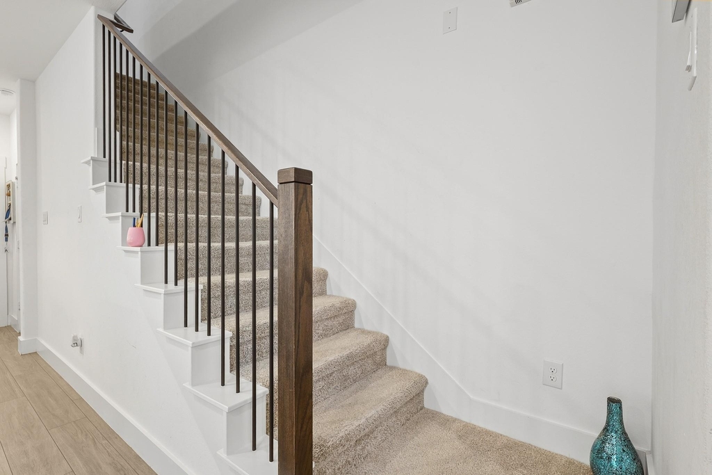 1013 Carnation Drive - Photo 33