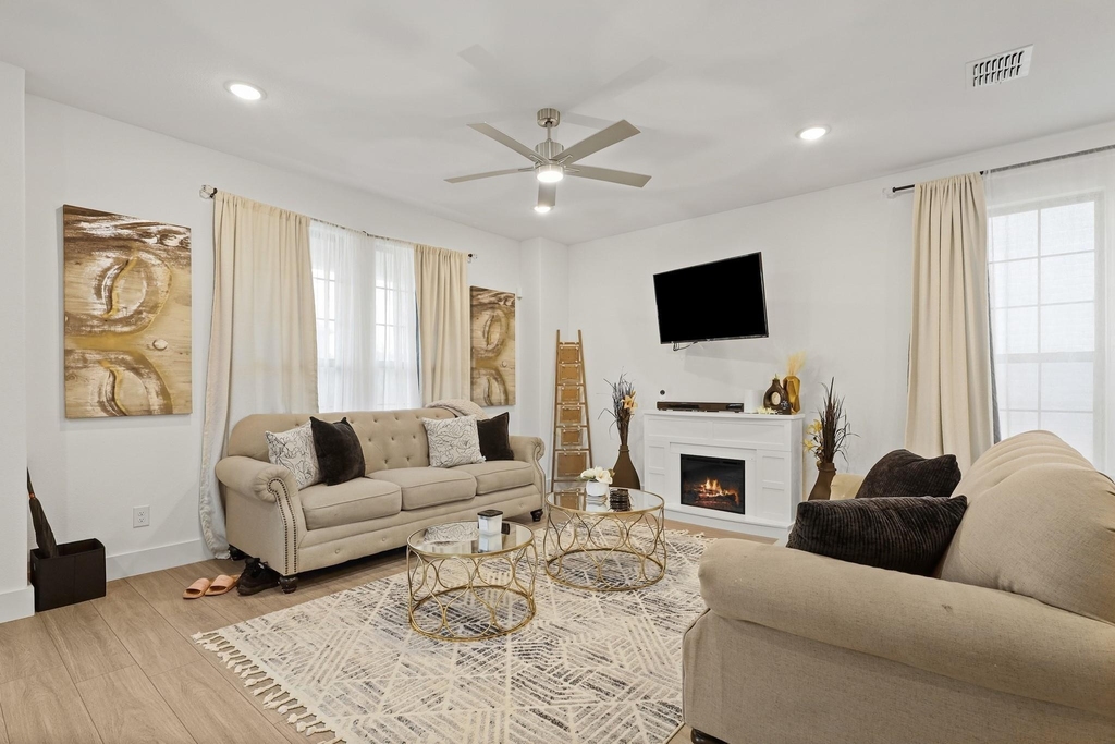 1013 Carnation Drive - Photo 10