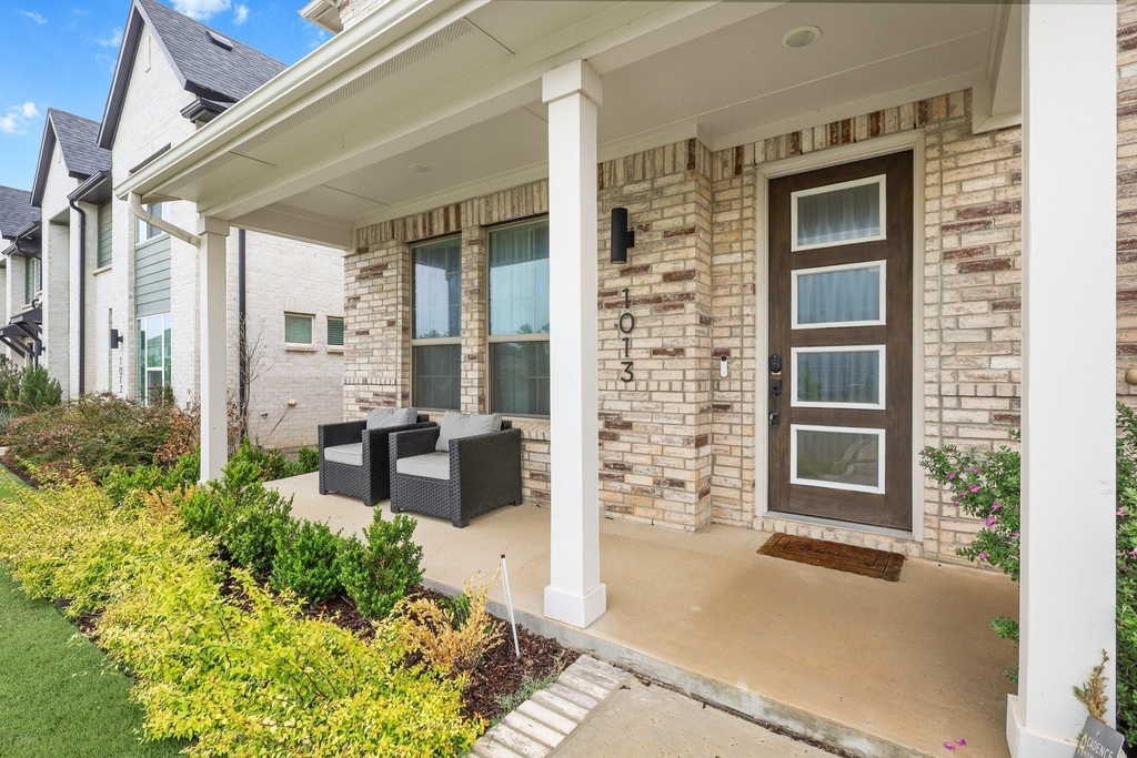 1013 Carnation Drive - Photo 1