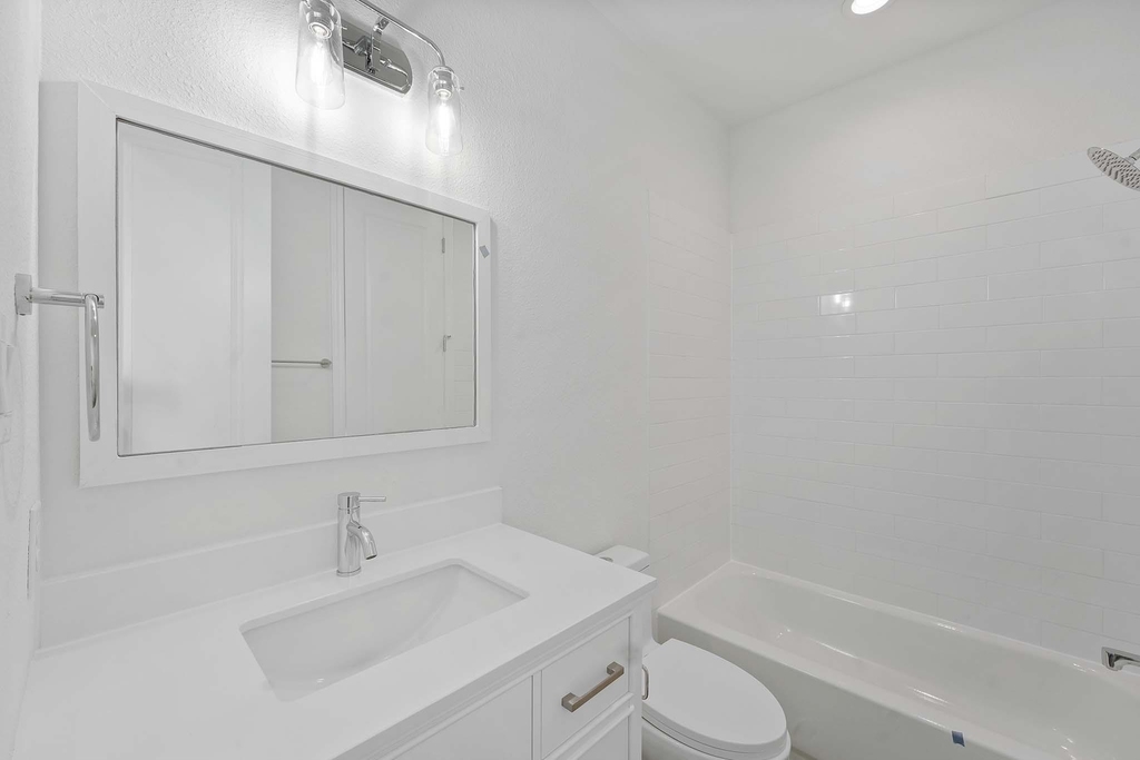 102 E 44th Street - Photo 9
