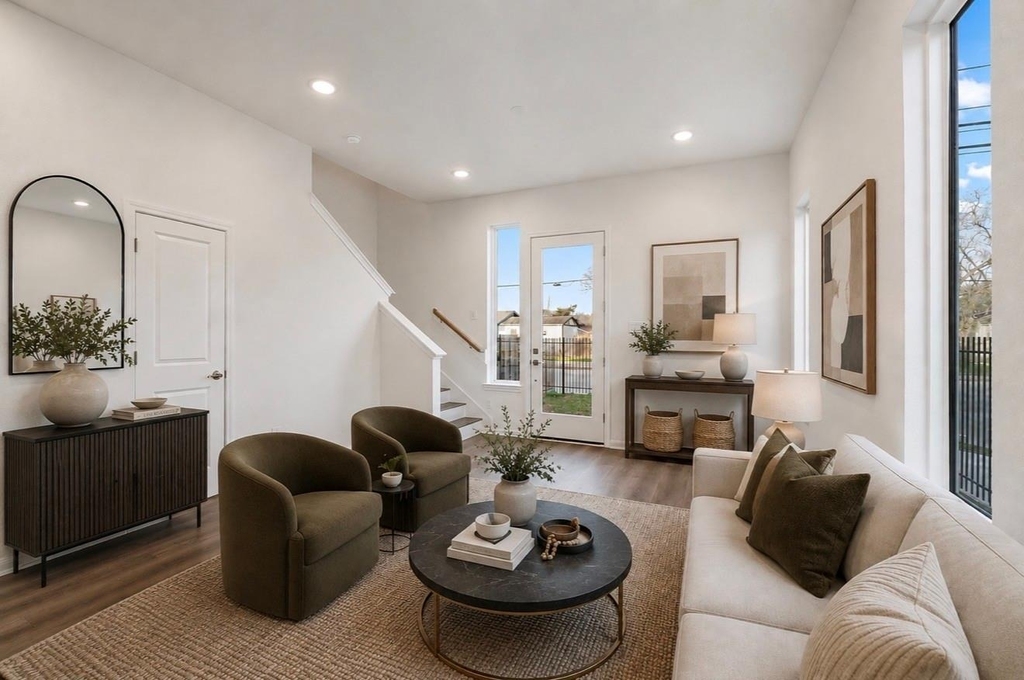 102 E 44th Street - Photo 18
