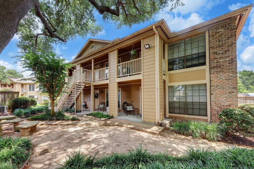 1311 Antoine Drive - Photo 2