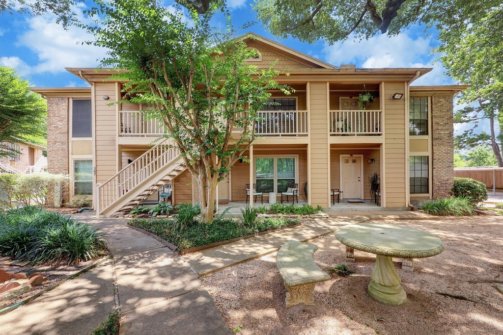 1311 Antoine Drive - Photo 2