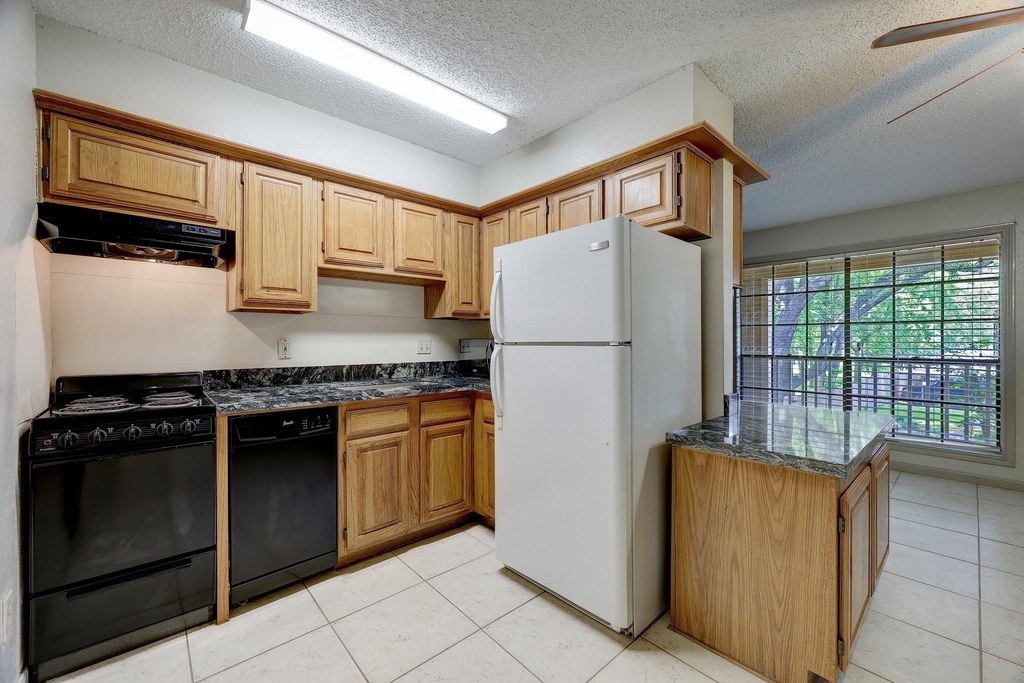 1311 Antoine Drive - Photo 7