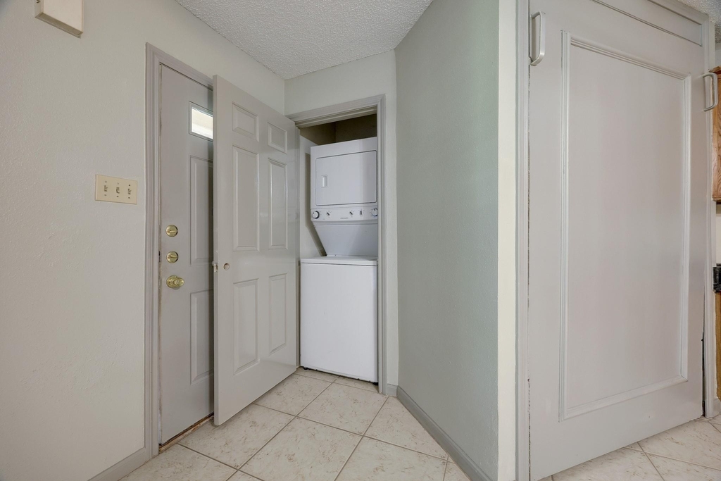 1311 Antoine Drive - Photo 15