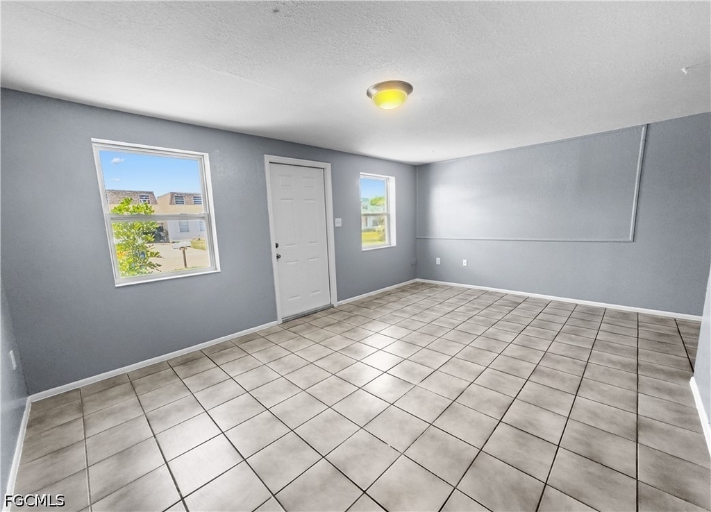 6617 Warwick Circle - Photo 5