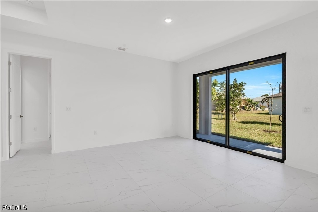 1021 Chiquita Boulevard N - Photo 5