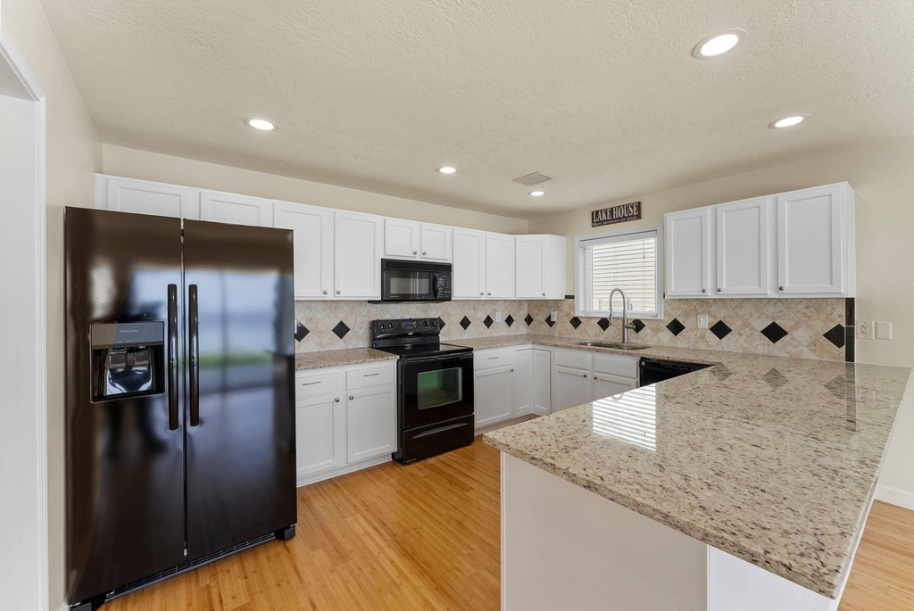 3920 Brookhaven Drive - Photo 0