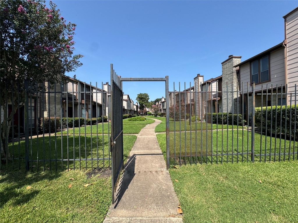 12300 Brookglade Circle - Photo 22