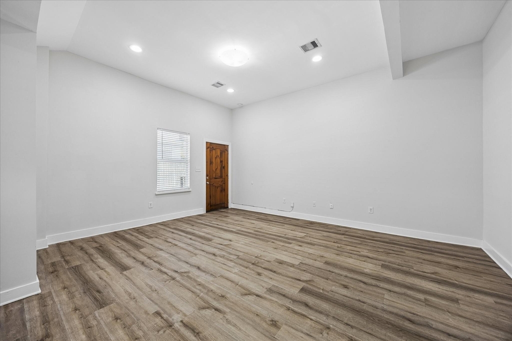 2316 Hopkins Street - Photo 2