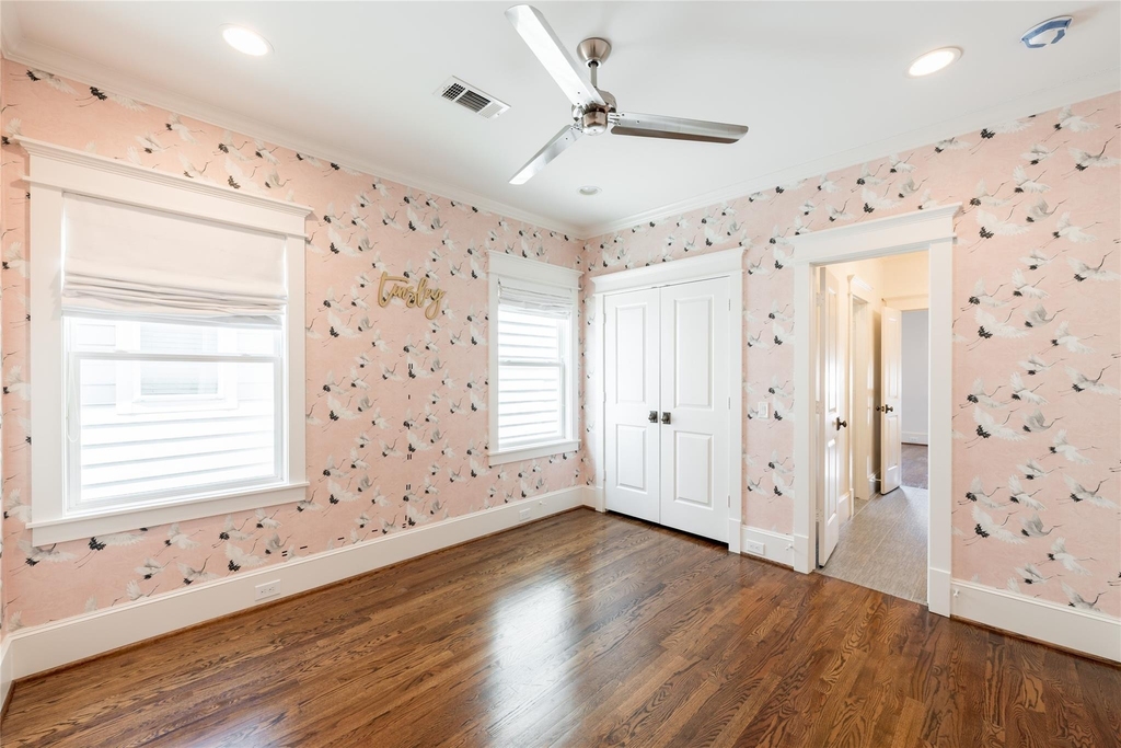 828 E 28th Street - Photo 37