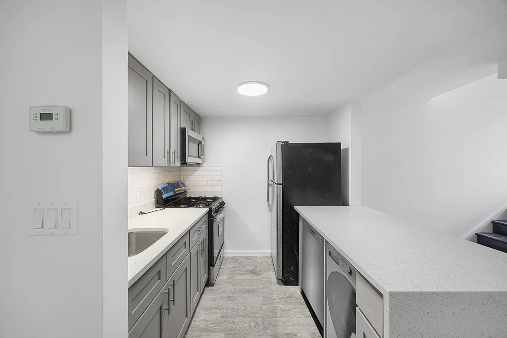 174 Sumpter Street - Photo 1