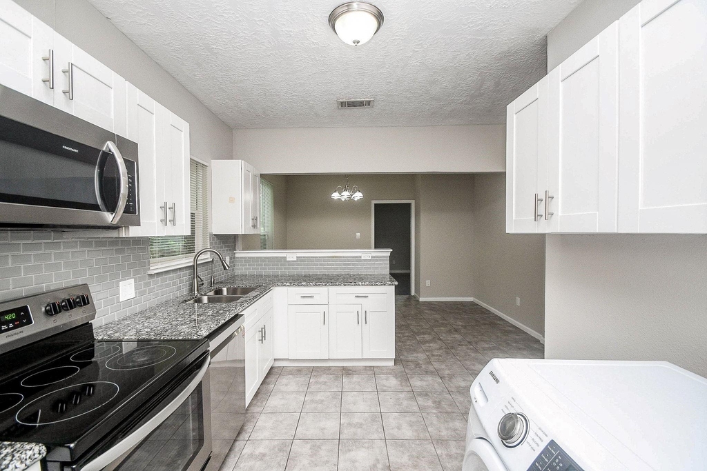 4137 Galesburg St - Photo 7