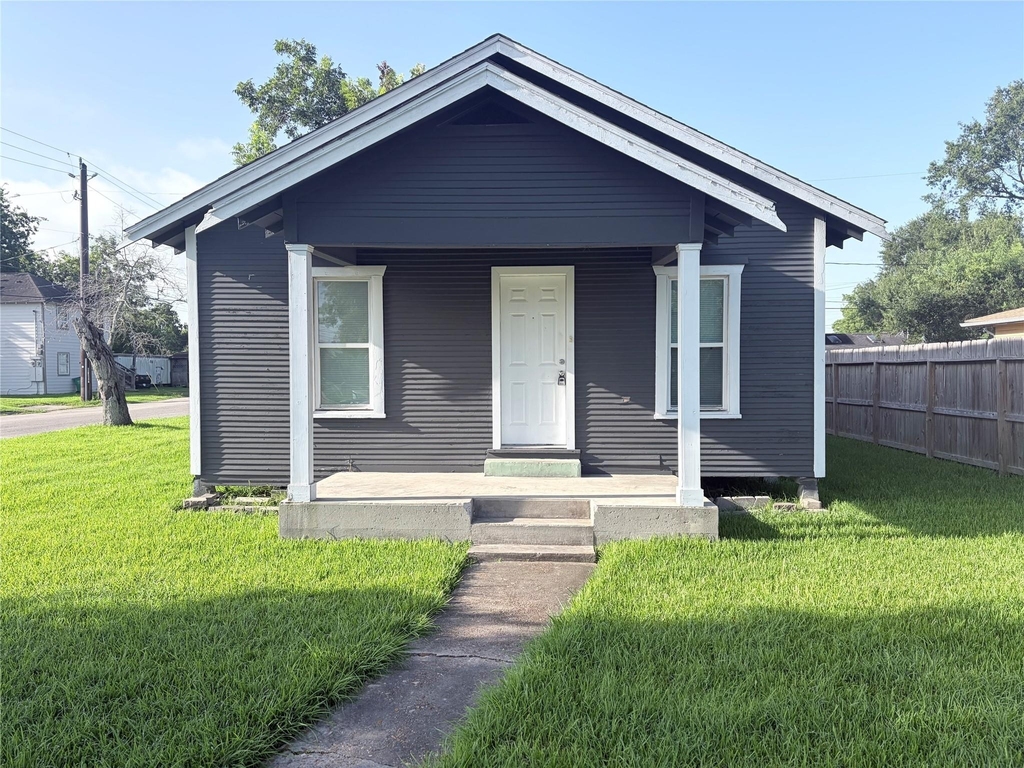 1401 Edison Street - Photo 0