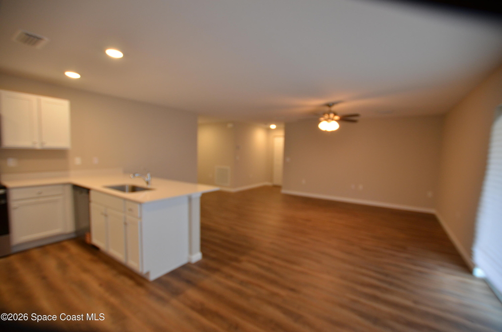 350 Dolphin Street Se - Photo 5