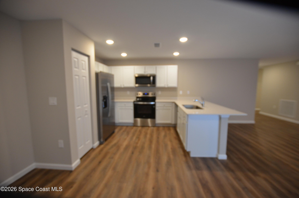 350 Dolphin Street Se - Photo 2