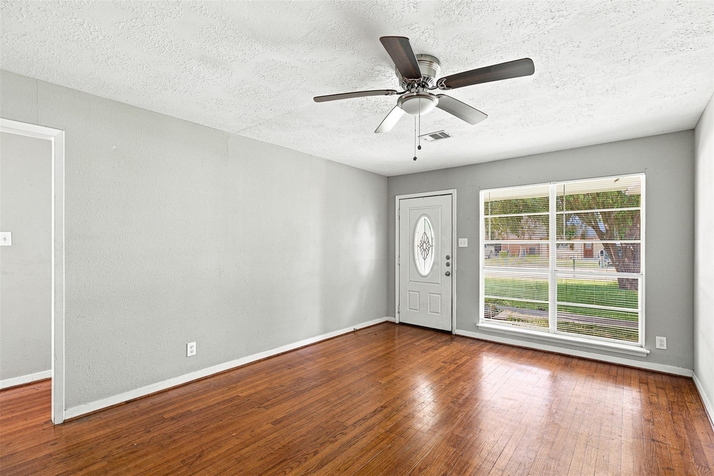 509 Avenue J - Photo 3