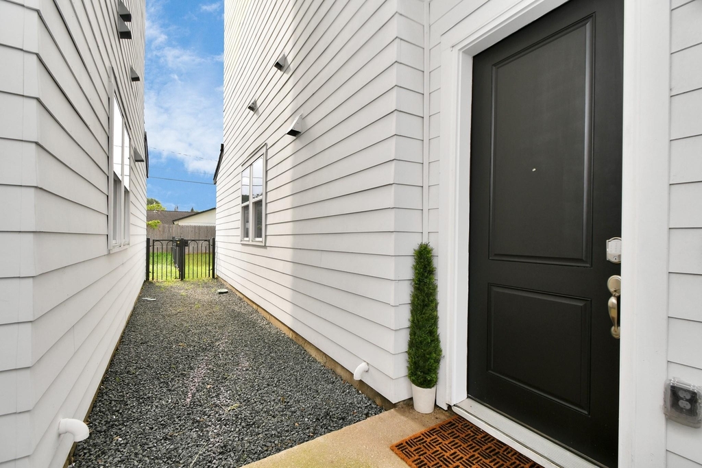 3243 Real Street - Photo 2