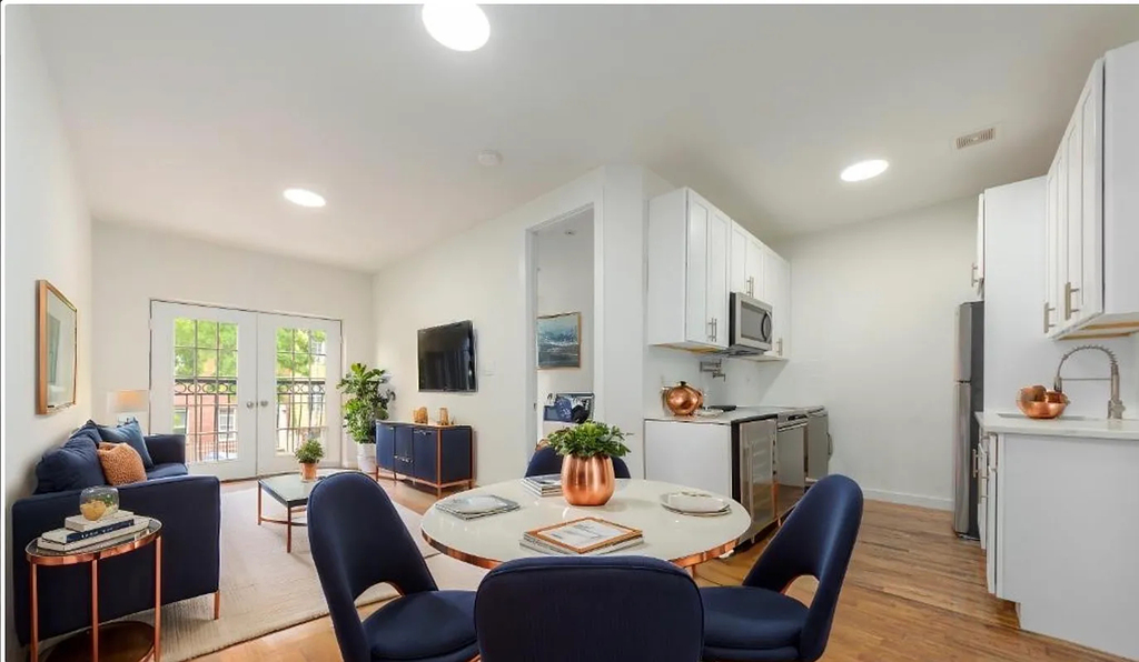 136 Cornelia Street - Photo 6