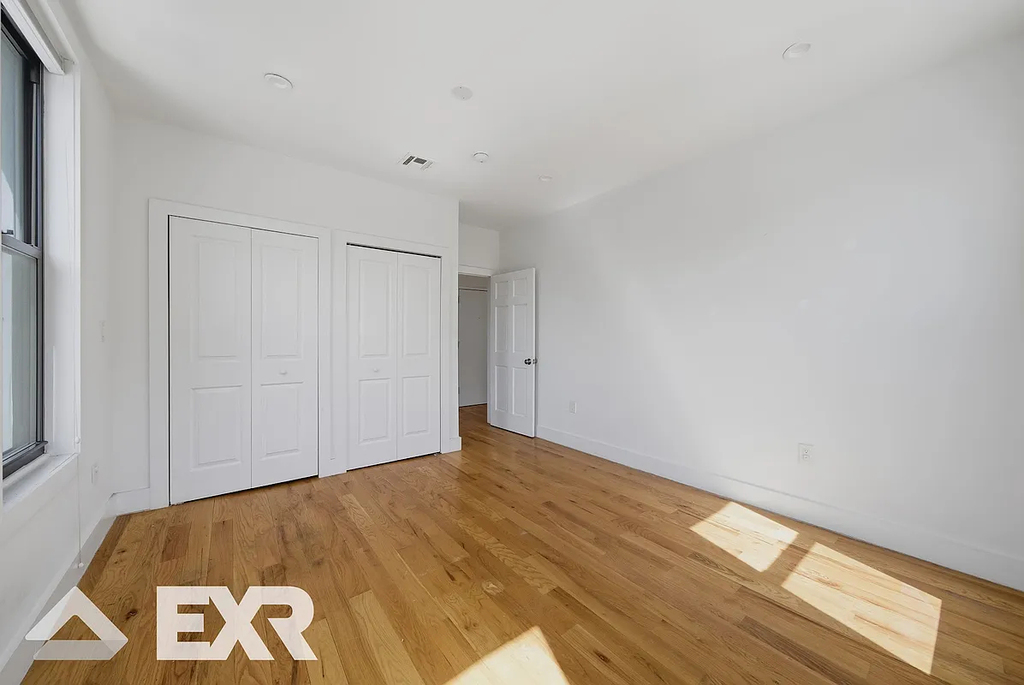136 Cornelia Street - Photo 5