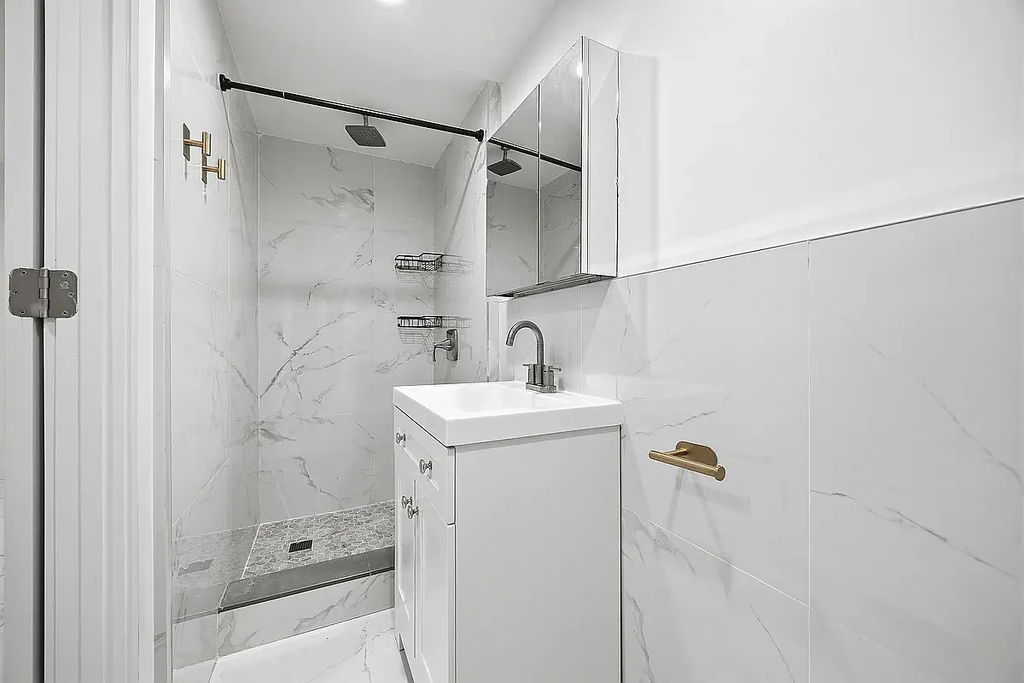 136 Cornelia Street - Photo 4