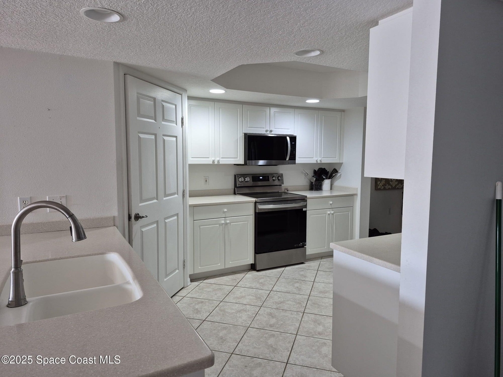 8921 Lake Drive - Photo 12