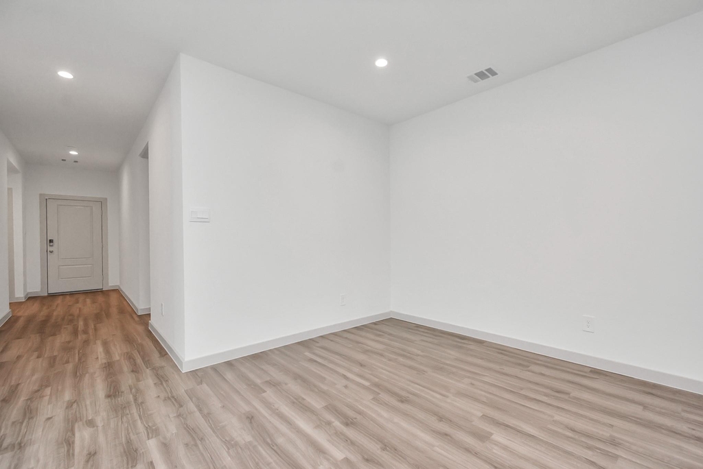 1114 Hughes Crossing Drive - Photo 24