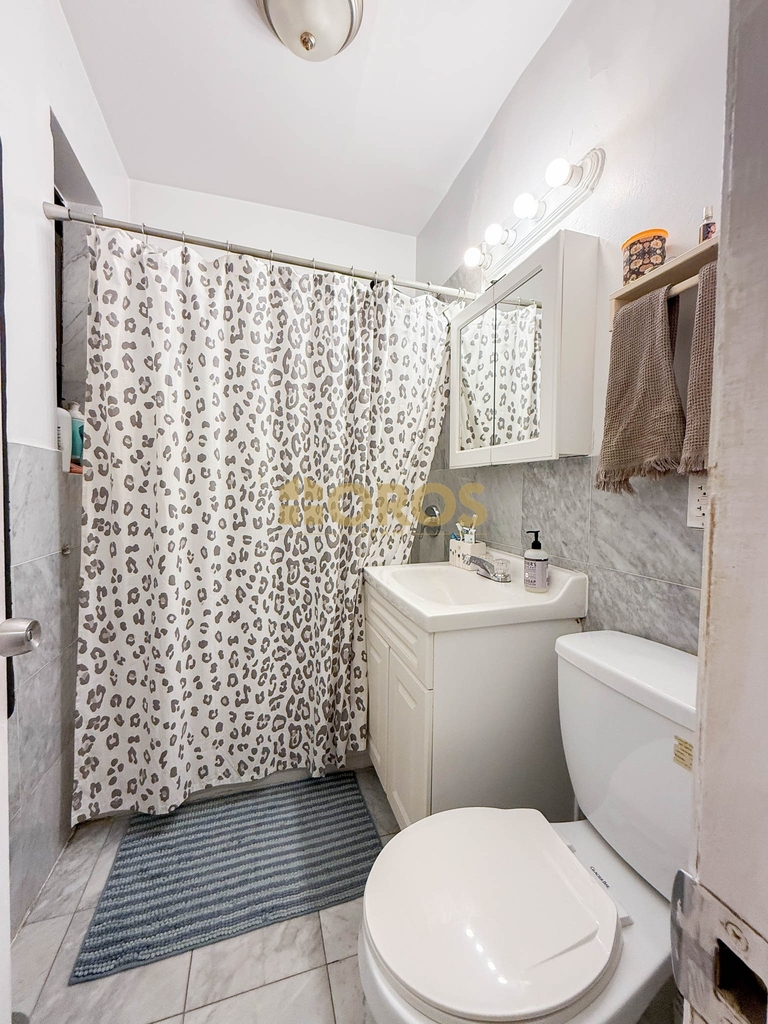 210 East 10th Street - Photo 8