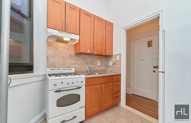 East 82 Street - Photo 0