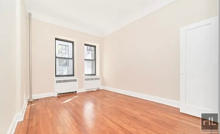 East 82 Street - Photo 1