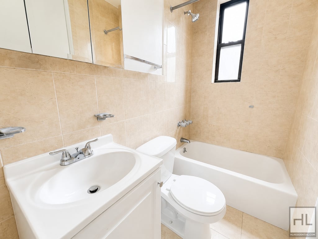 West 10 Street - Photo 5