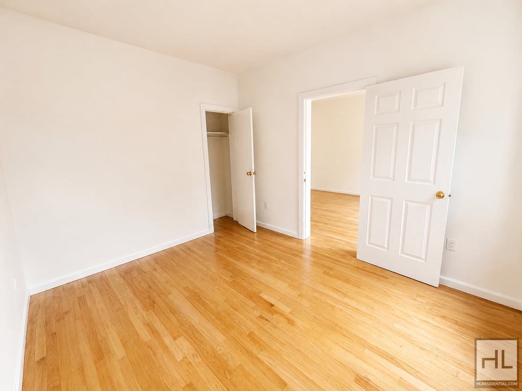 West 10 Street - Photo 3